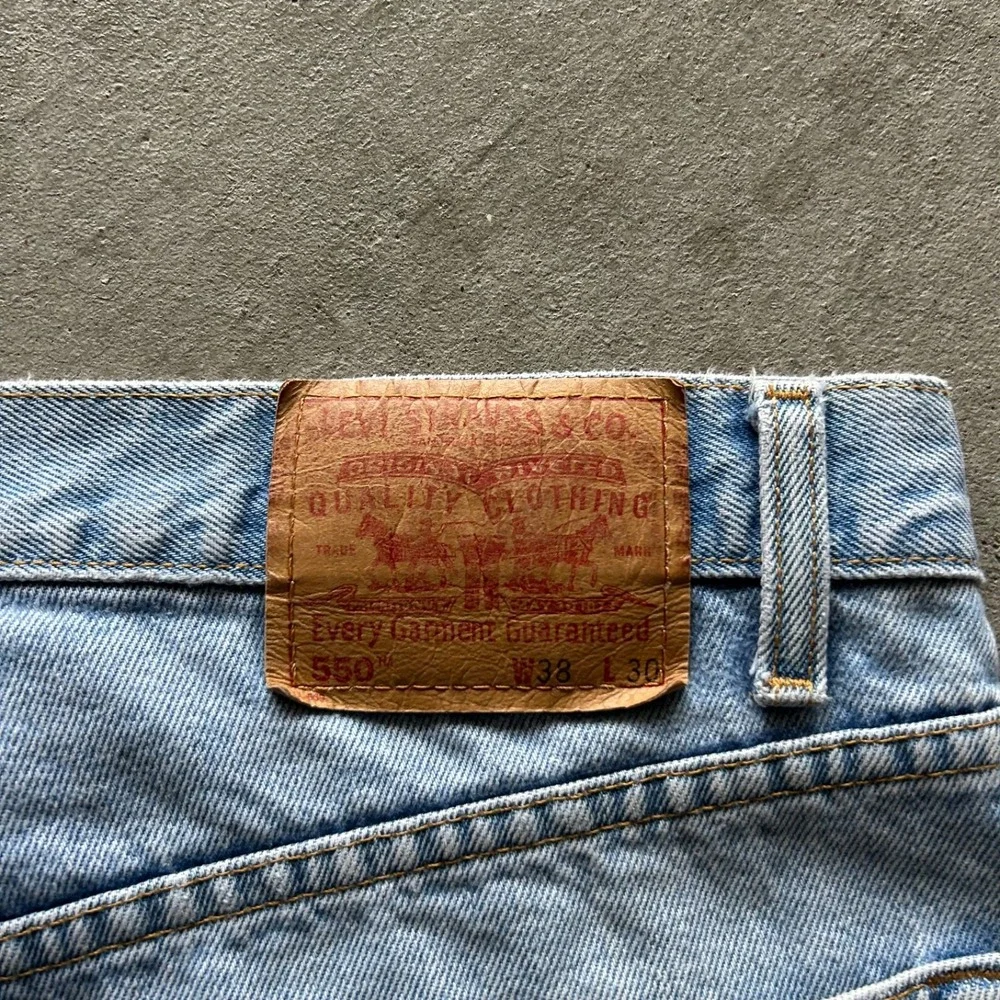 Vintage 90s Levis 550 Jeans Size 38x30 Blue Faded Light Wash Denim Relaxed Fit